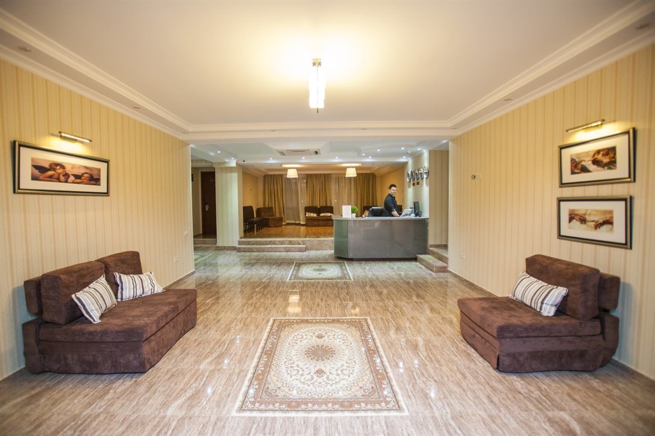 ホテル Gtm Plaza ティビリシ エクステリア 写真